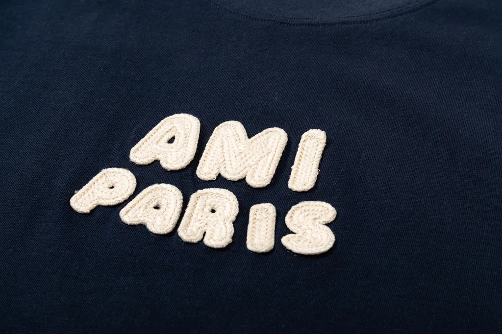 Ami Paris Chunky Logo T-Shirt, деталь