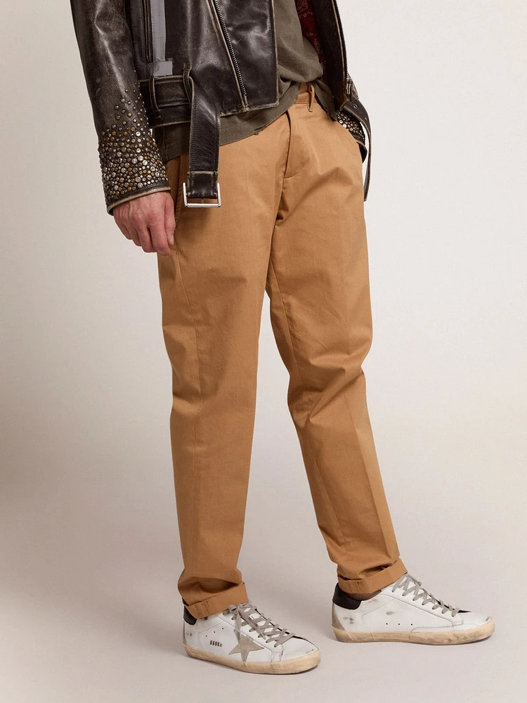 Golden Goose Super-Star with black heel tab and metal stud lettering, деталь