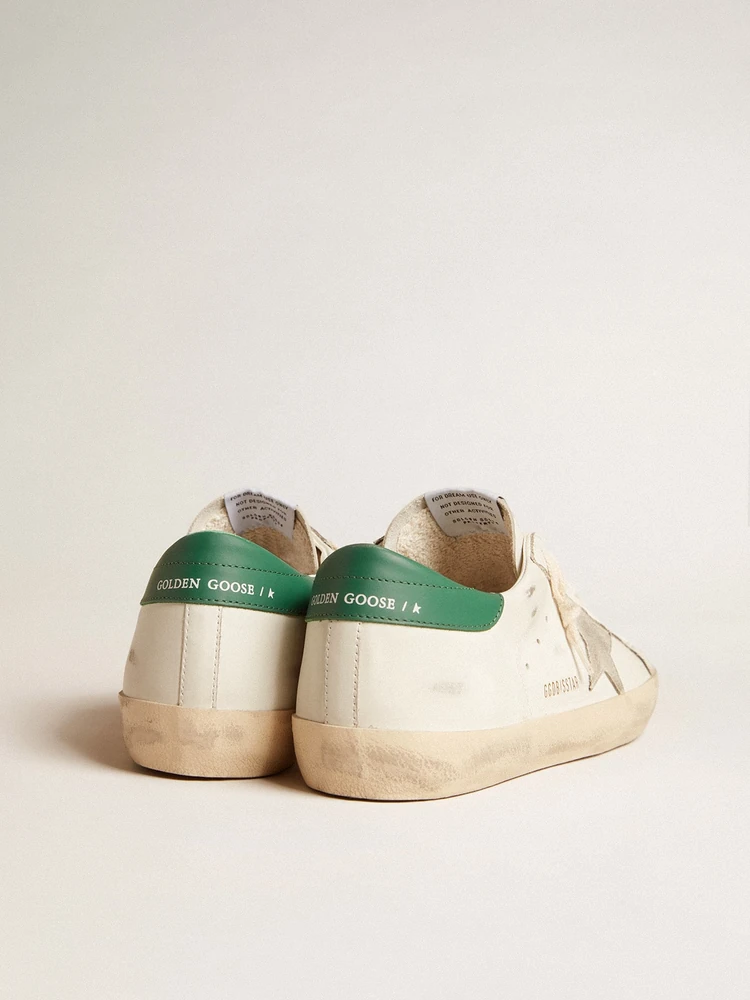 Golden Goose Super-Star in white leather with ice-gray suede star and green leather heel tab, деталь
