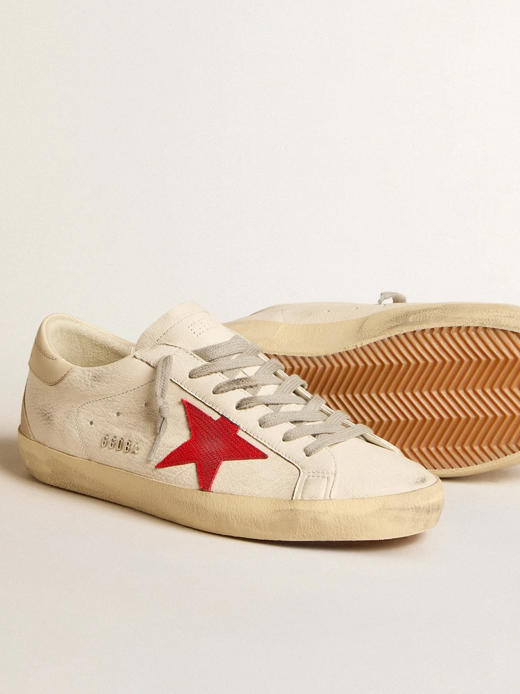Golden Goose Super-Star in nappa with red star and cream leather heel tab, деталь