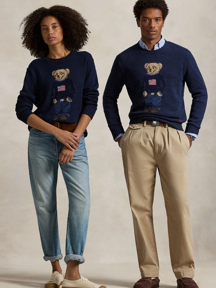 Двое в свитерах Polo Bear с американским флагом