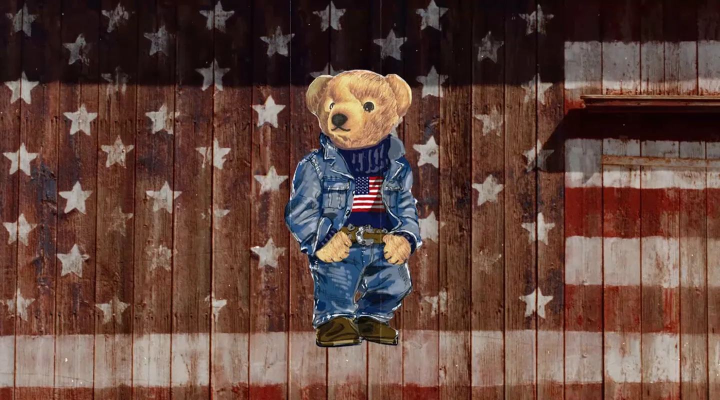 Медведь Polo Bear в джинсовой куртке на фоне американского флага