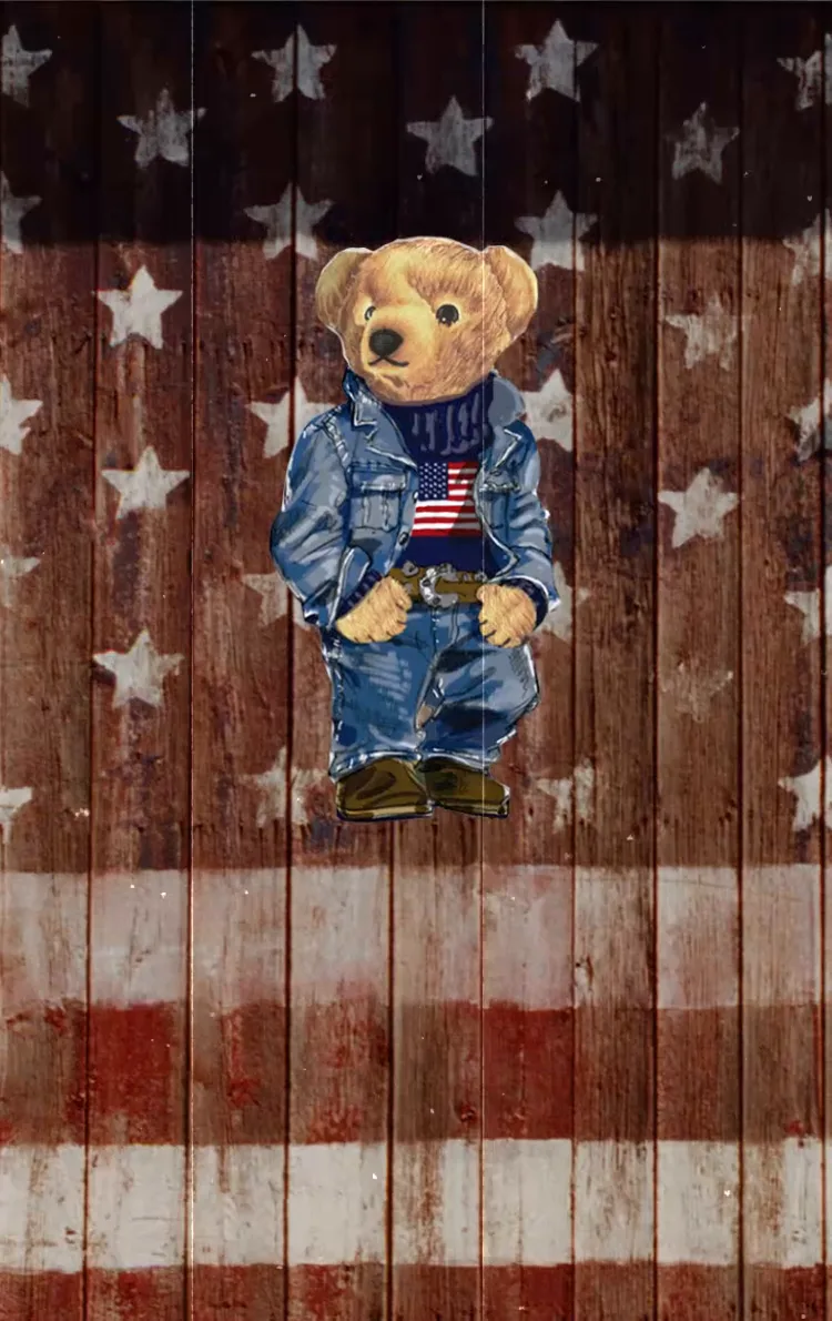 Медведь Polo Bear в джинсовой куртке на фоне американского флага